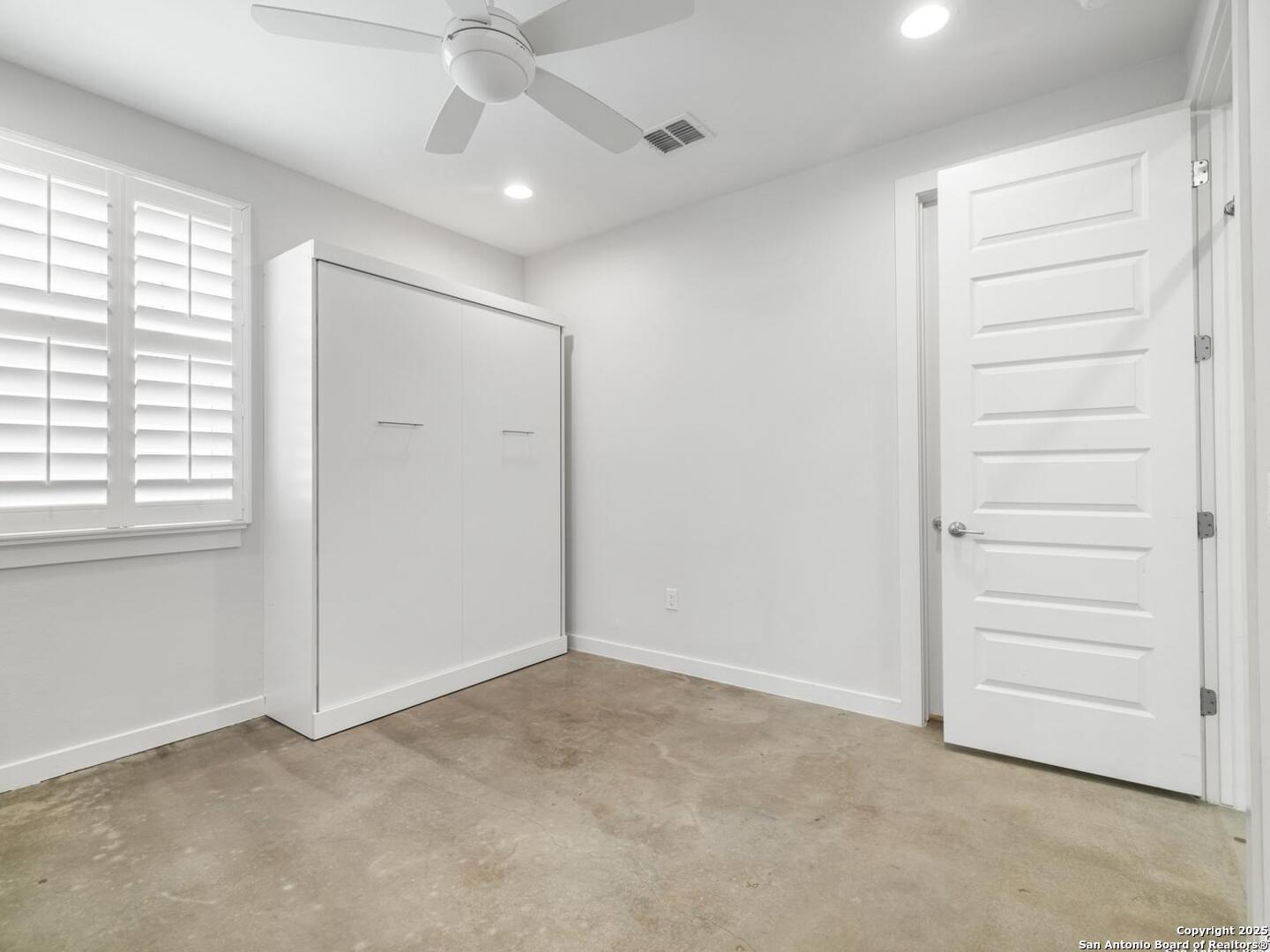 338 E Olmos