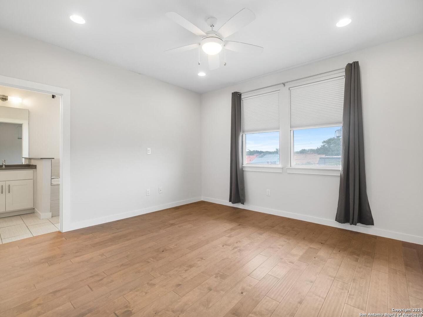 338 E Olmos