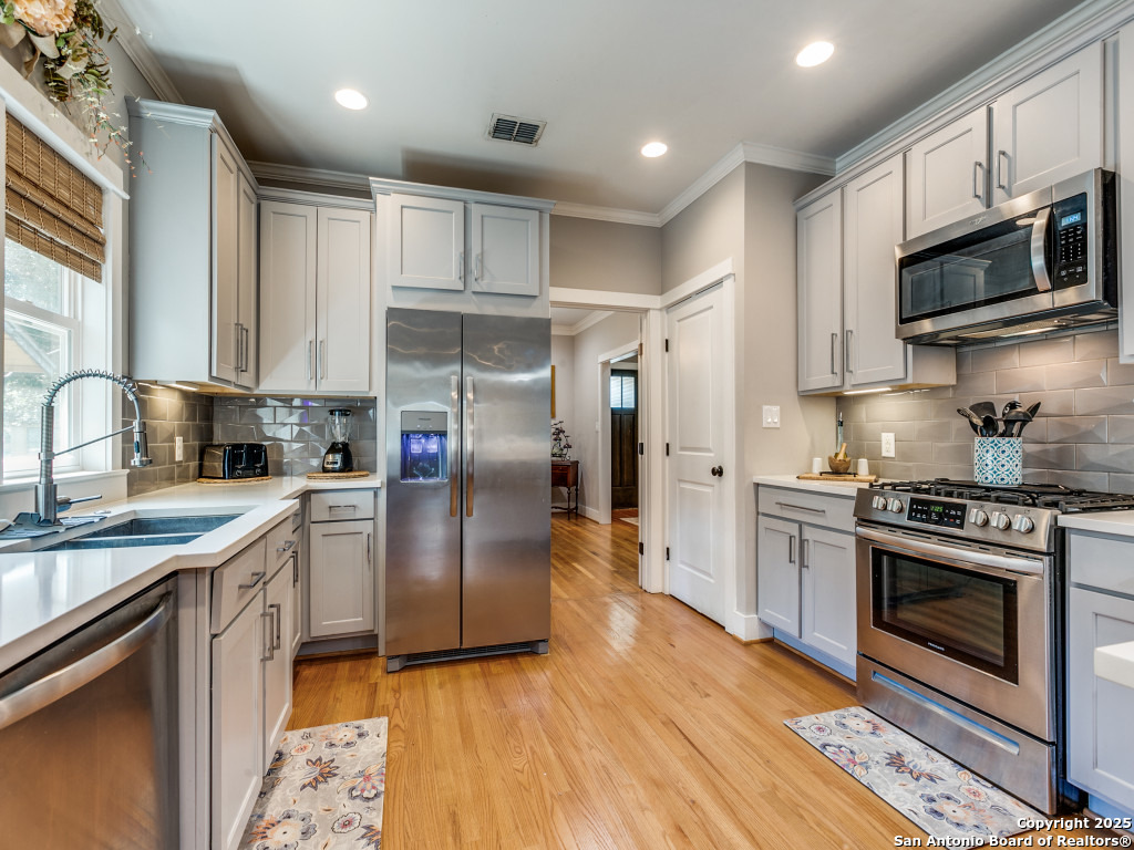 425 W Gramercy