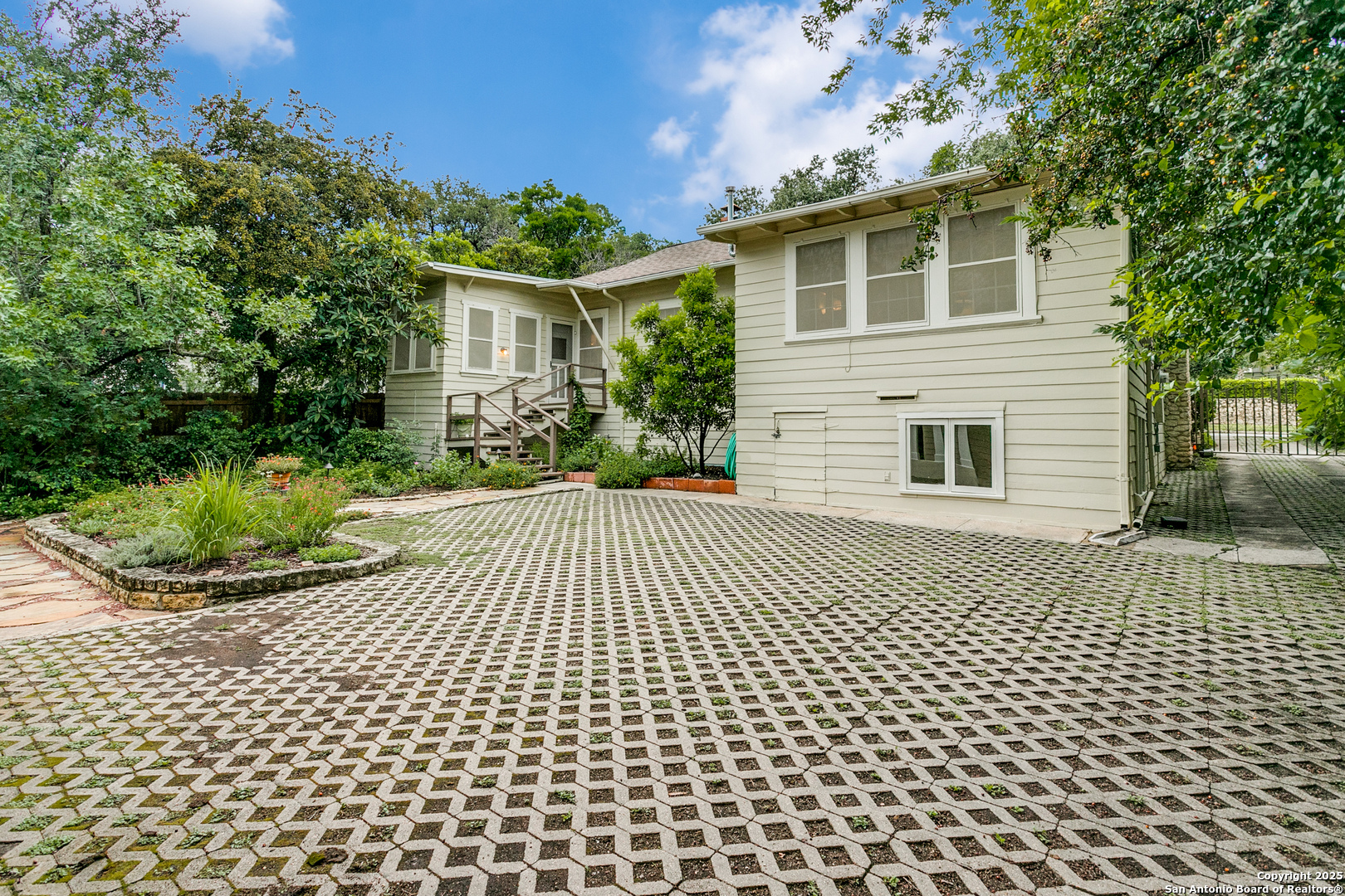 158 Laurel Heights