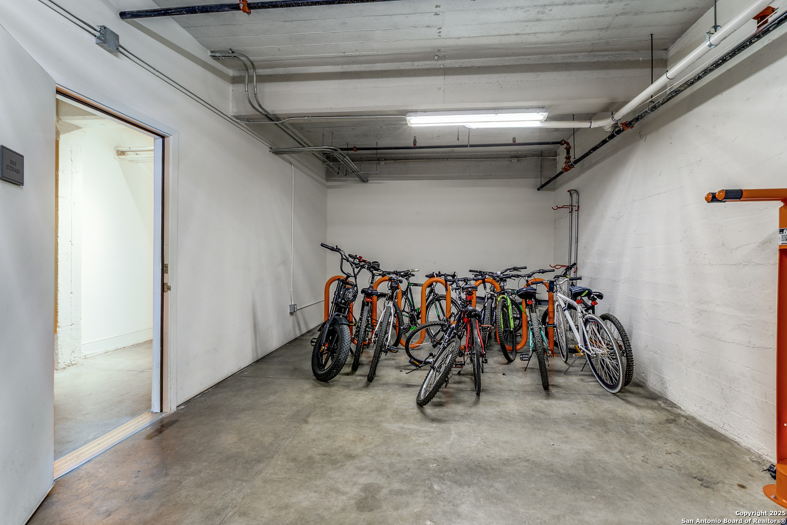 1401 S Flores APT 2