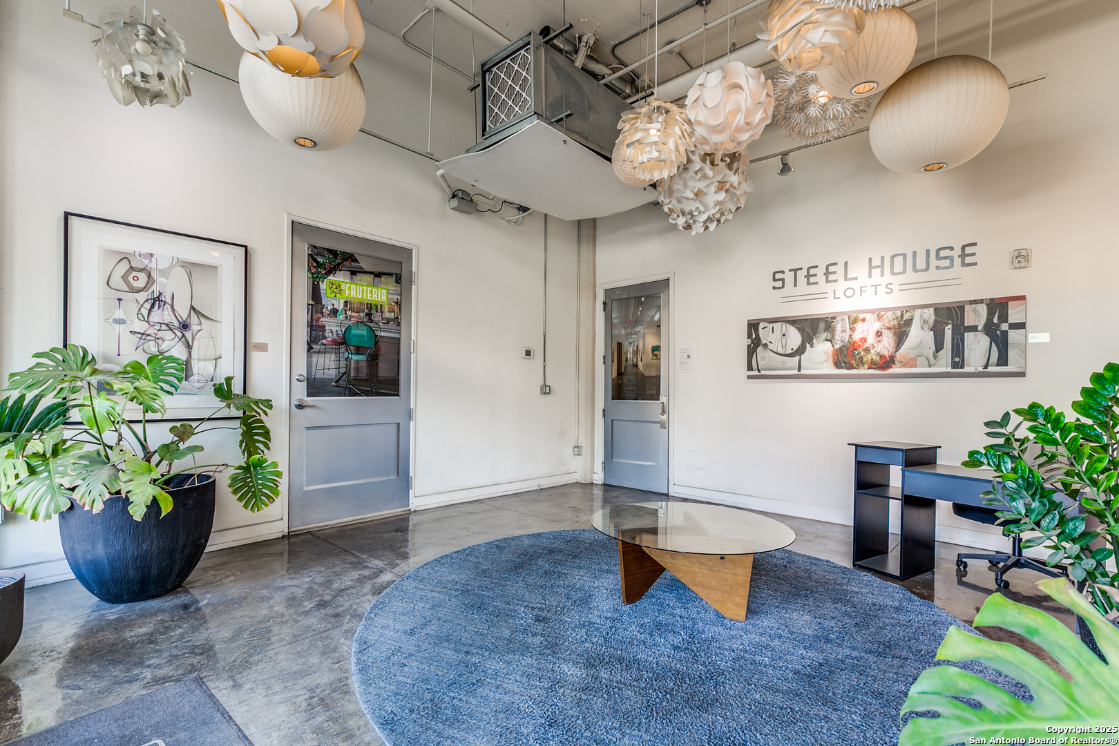 1401 S Flores APT 2
