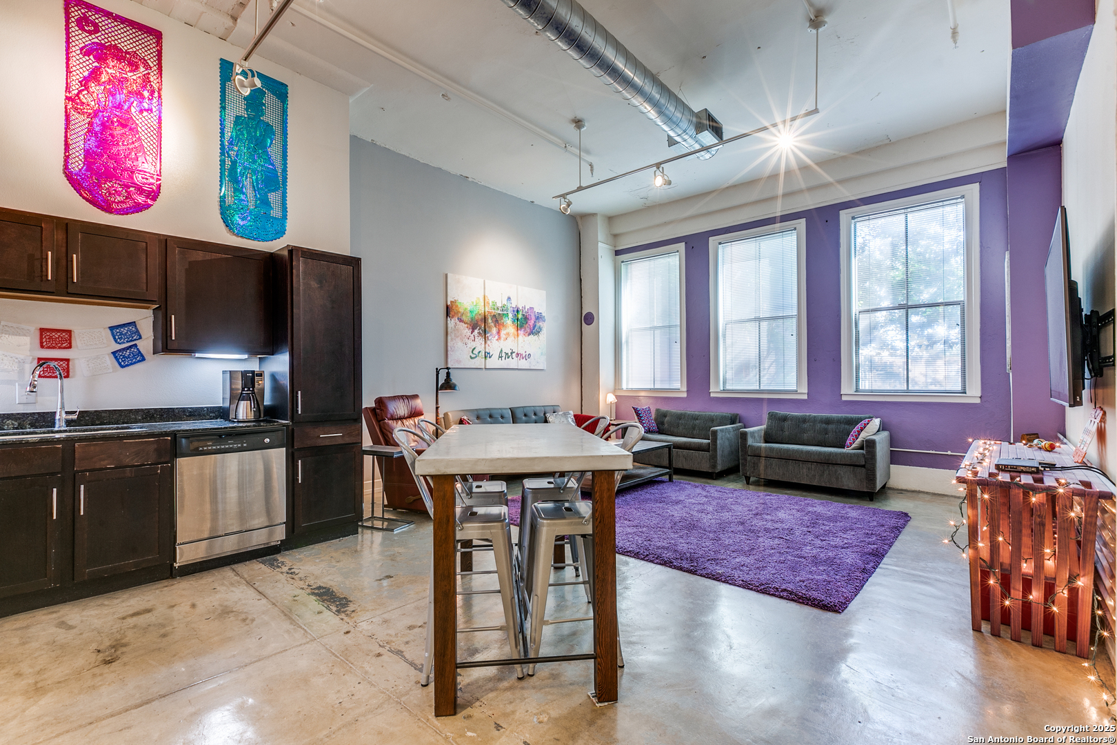 1401 S Flores APT 2
