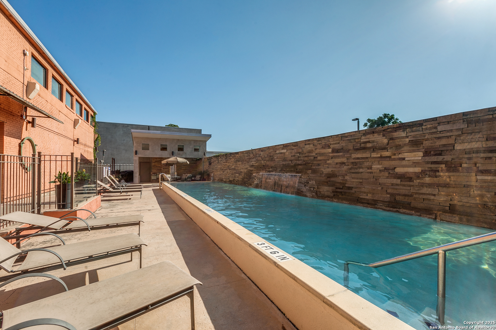 1401 S Flores APT 2