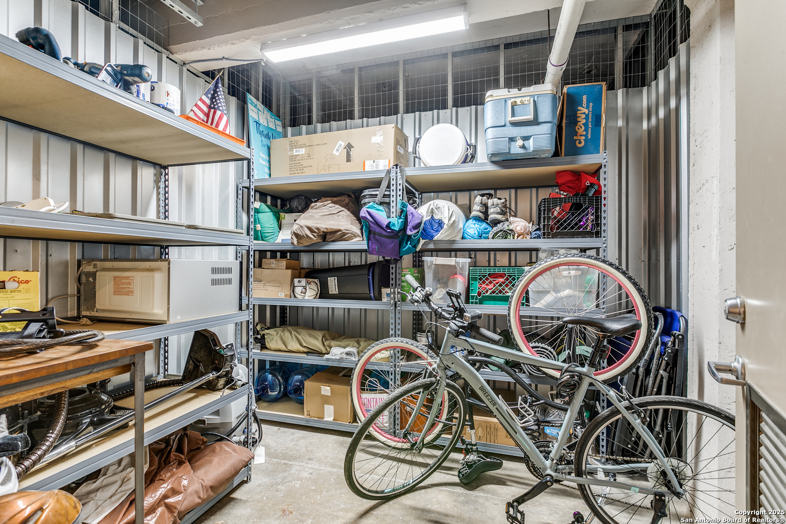 1401 S Flores APT 2
