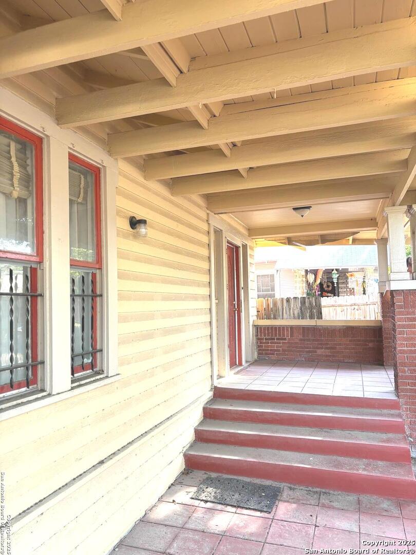 326 E Craig Pl