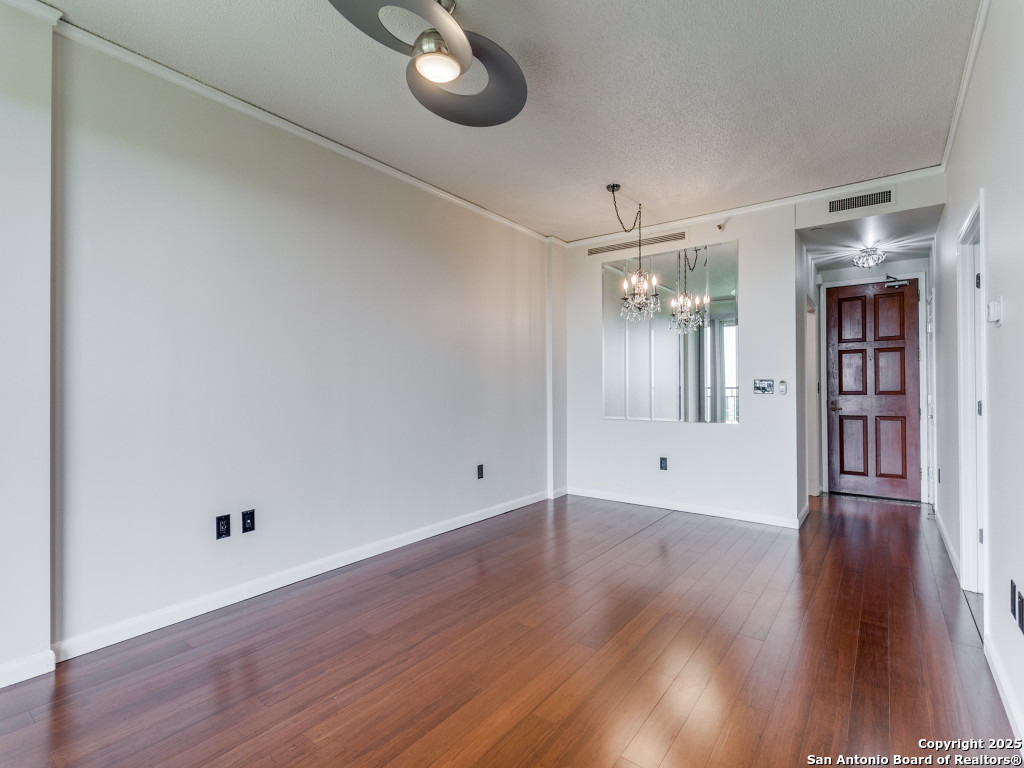 1 Towers Park APT 1