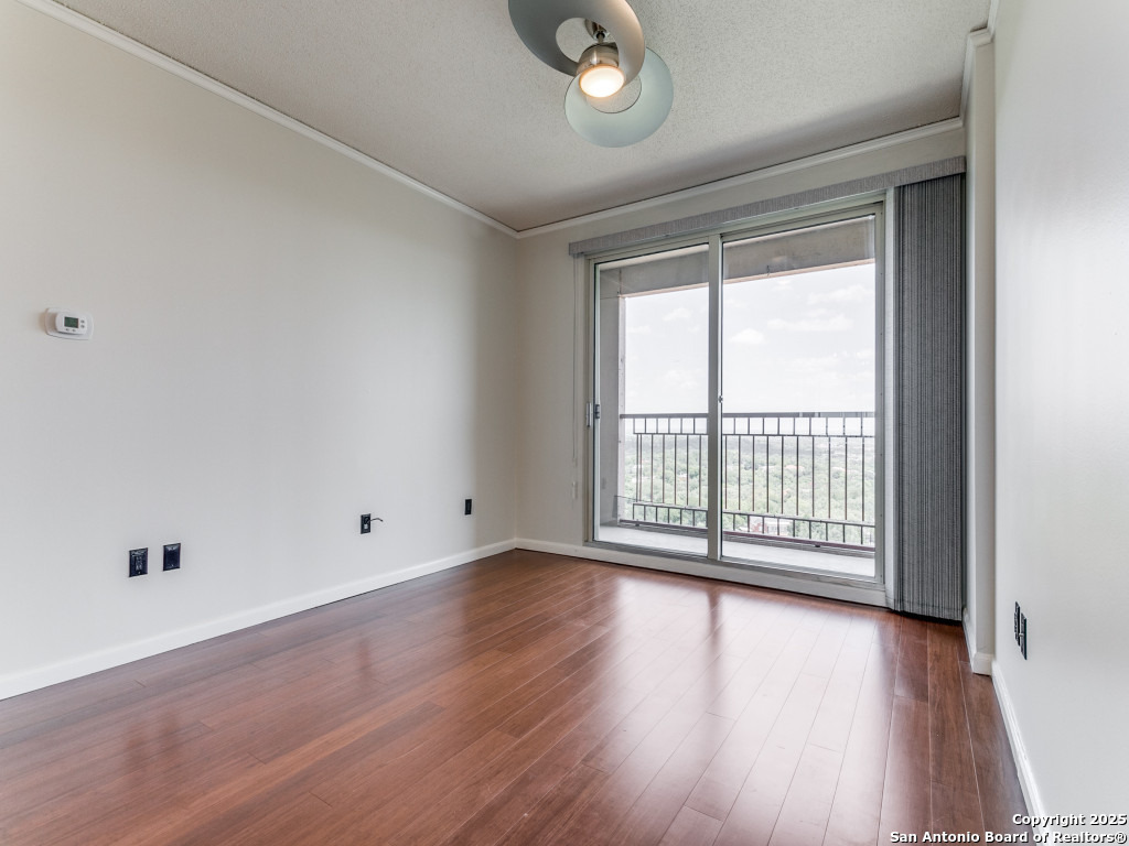 1 Towers Park APT 1