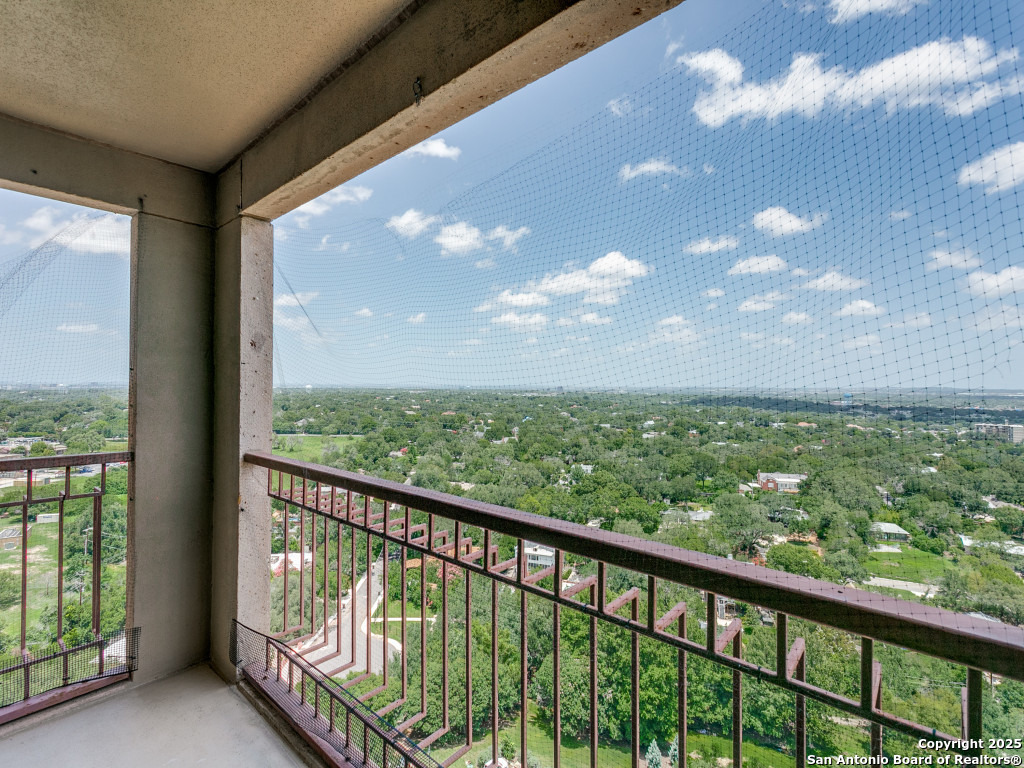 1 Towers Park APT 1
