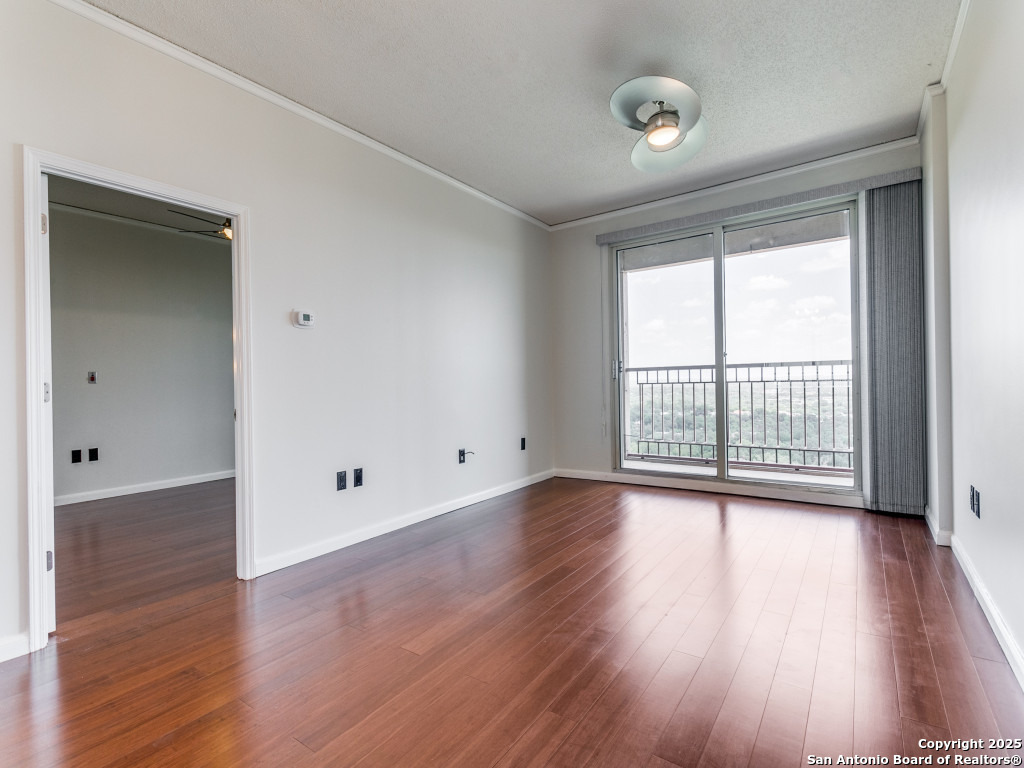 1 Towers Park APT 1