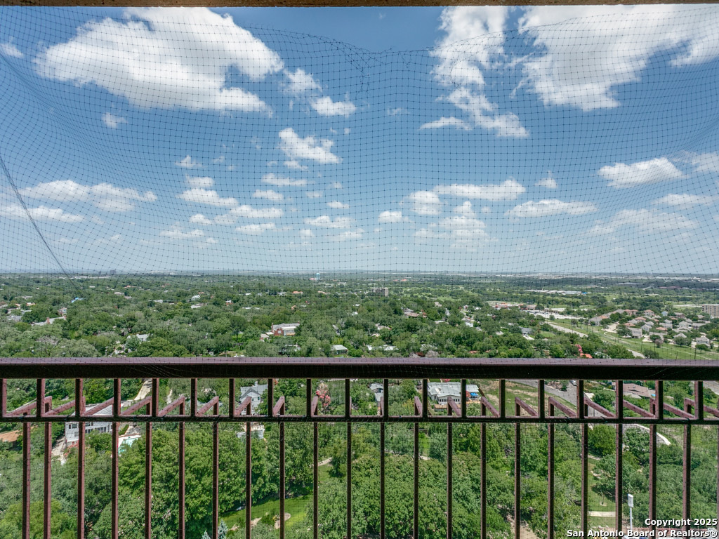 1 Towers Park APT 1