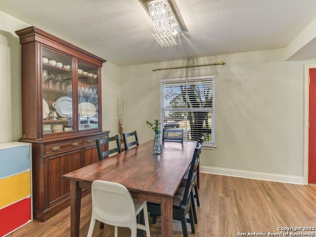 1323 E BITTERS RD