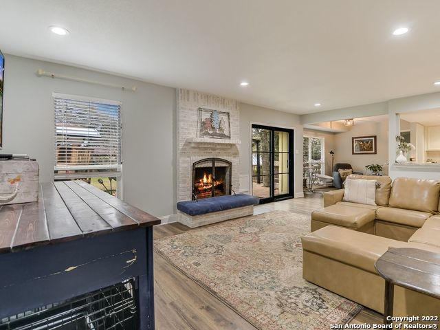 1323 E BITTERS RD