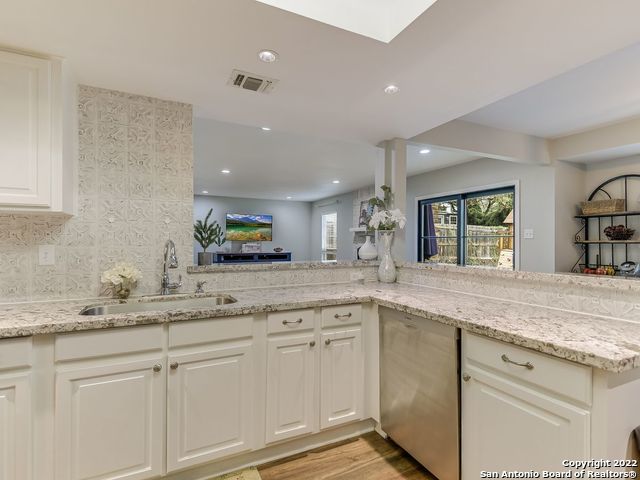 1323 E BITTERS RD