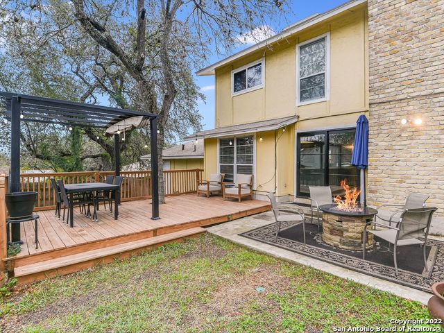 1323 E BITTERS RD