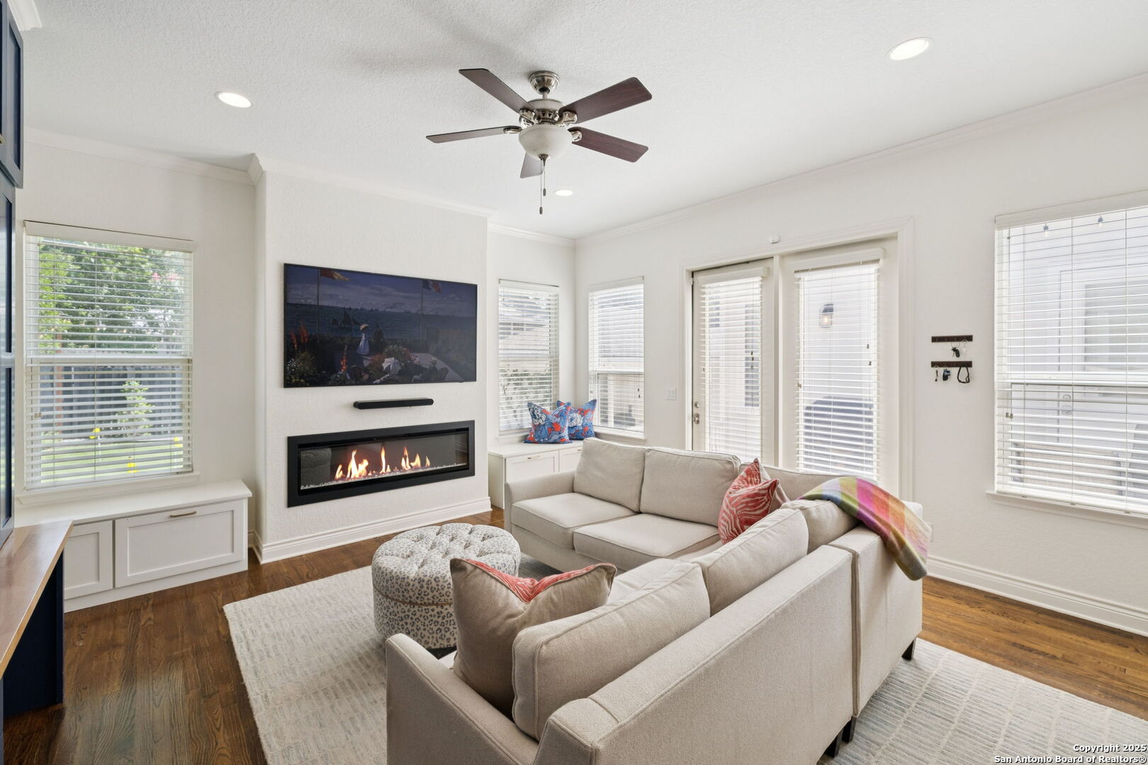 235 E Fair Oaks