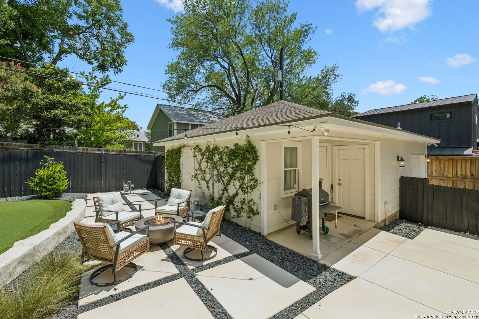 235 E Fair Oaks