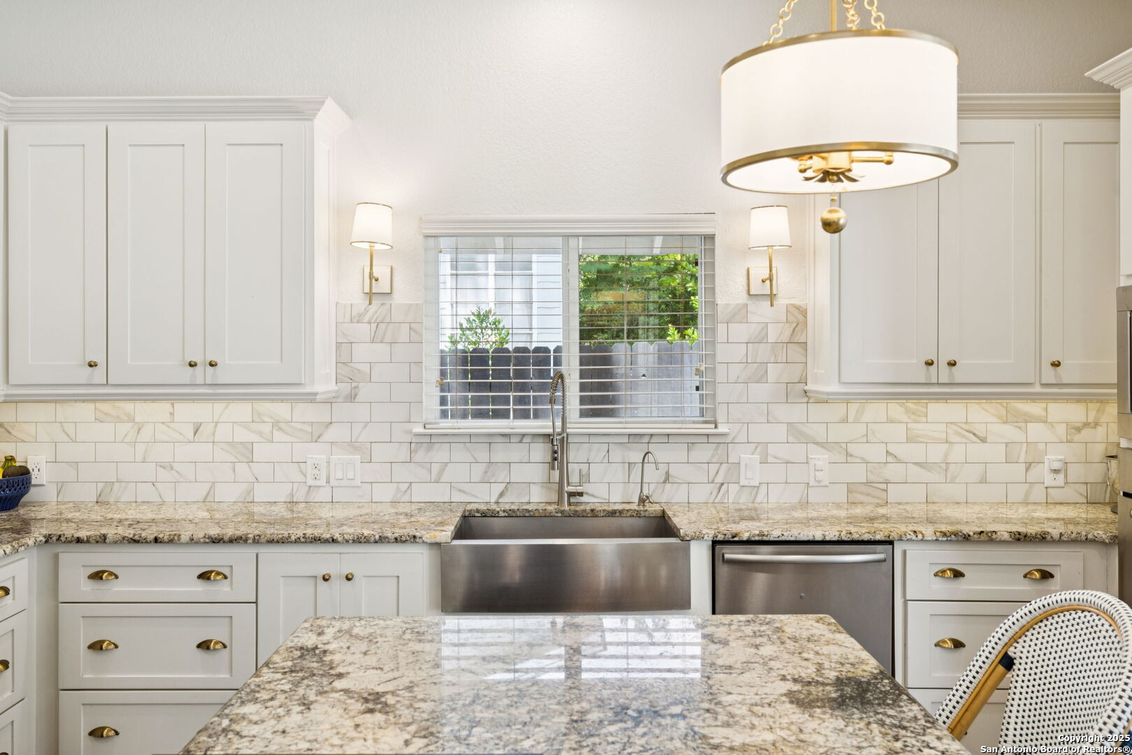 235 E Fair Oaks