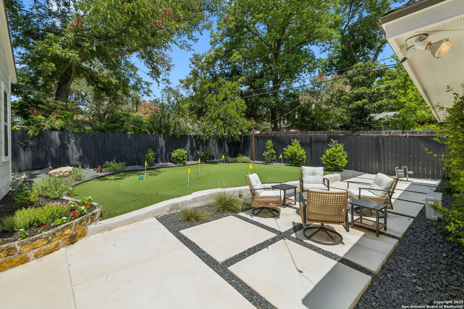 235 E Fair Oaks