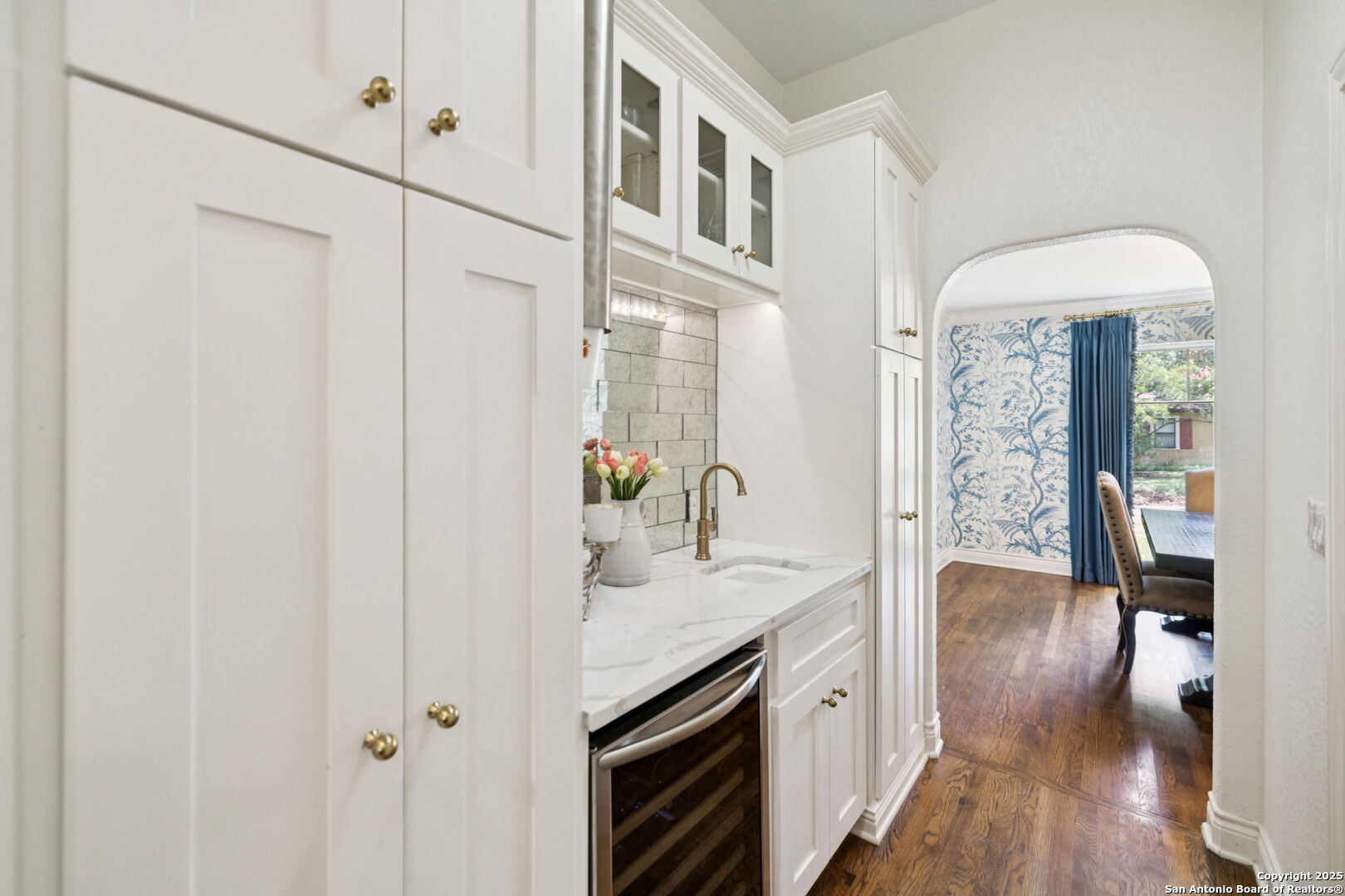 235 E Fair Oaks