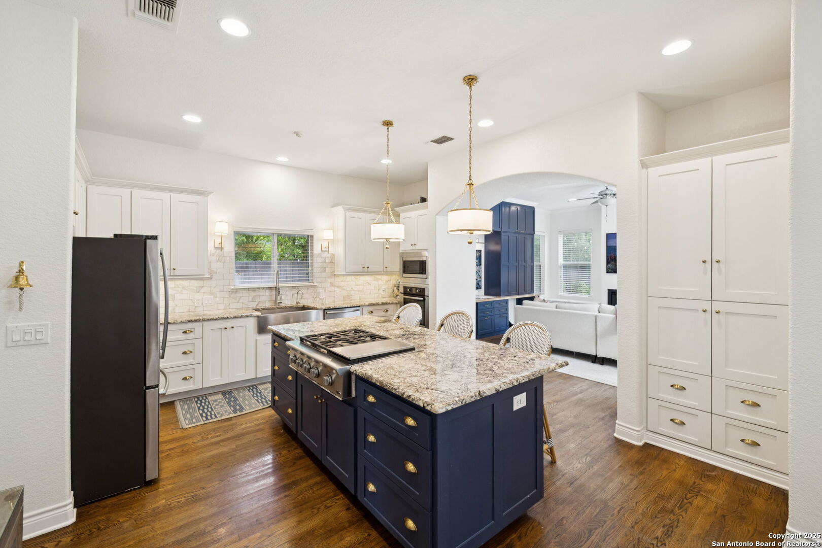 235 E Fair Oaks