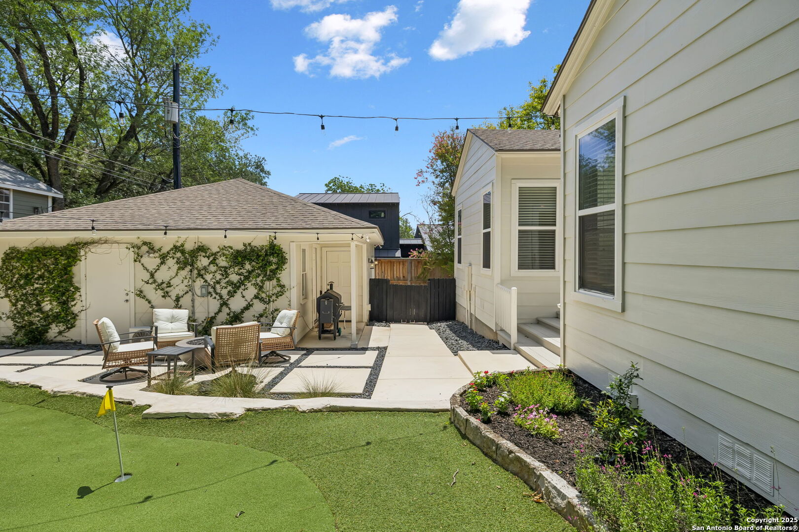 235 E Fair Oaks