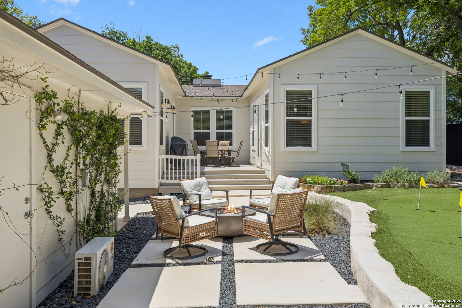 235 E Fair Oaks