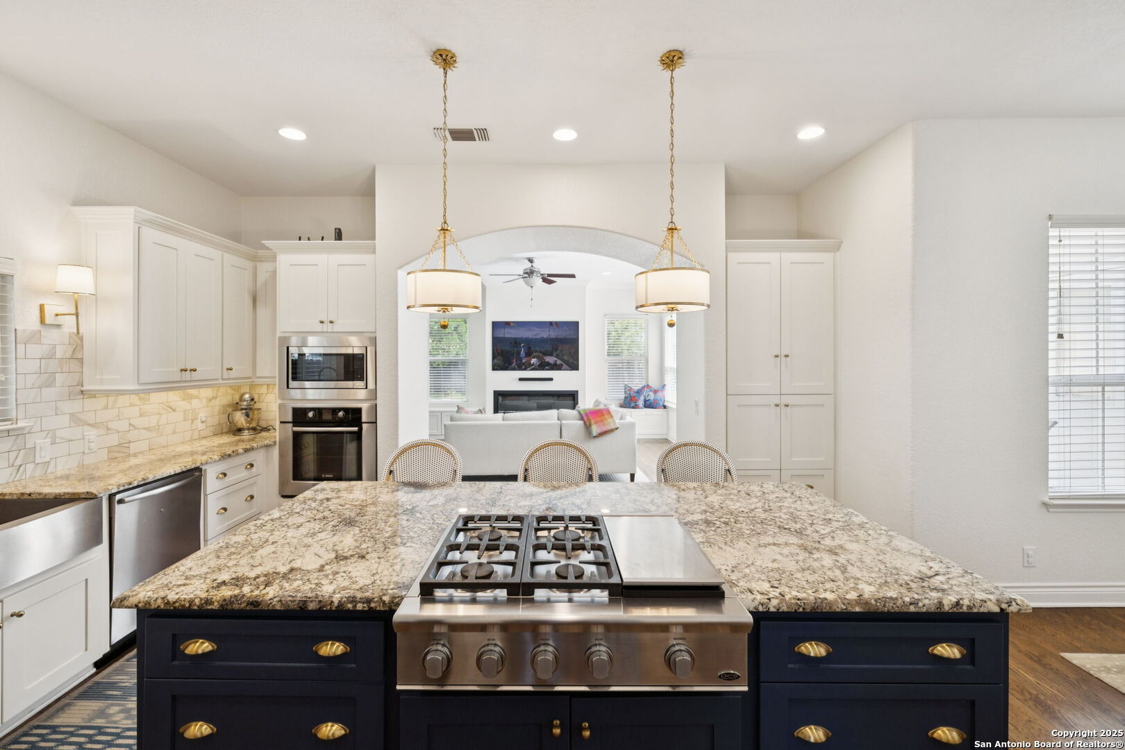 235 E Fair Oaks