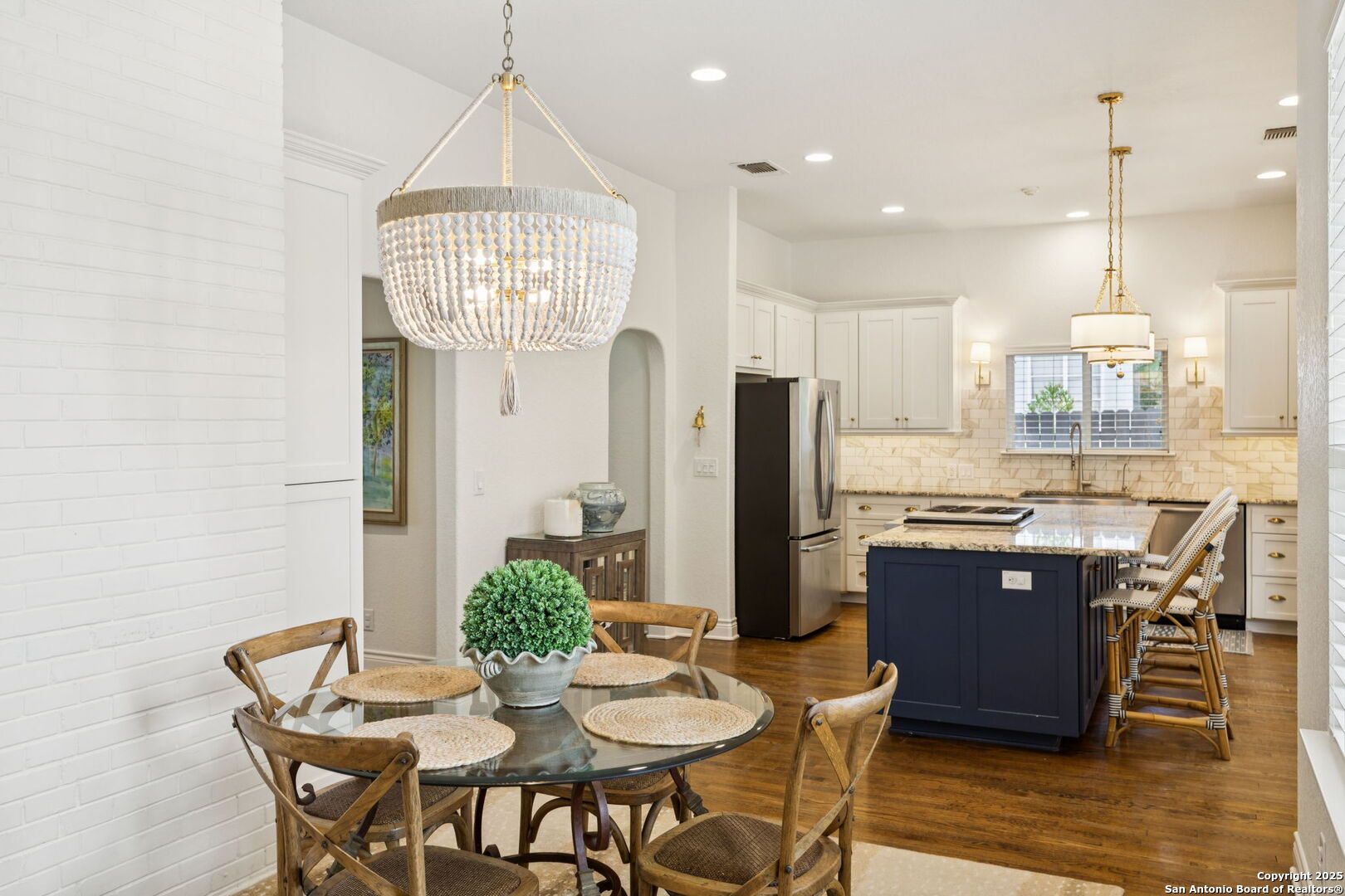 235 E Fair Oaks