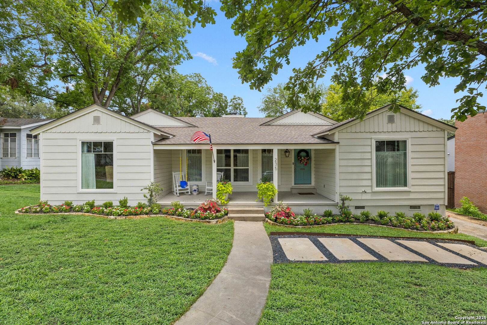 235 E Fair Oaks