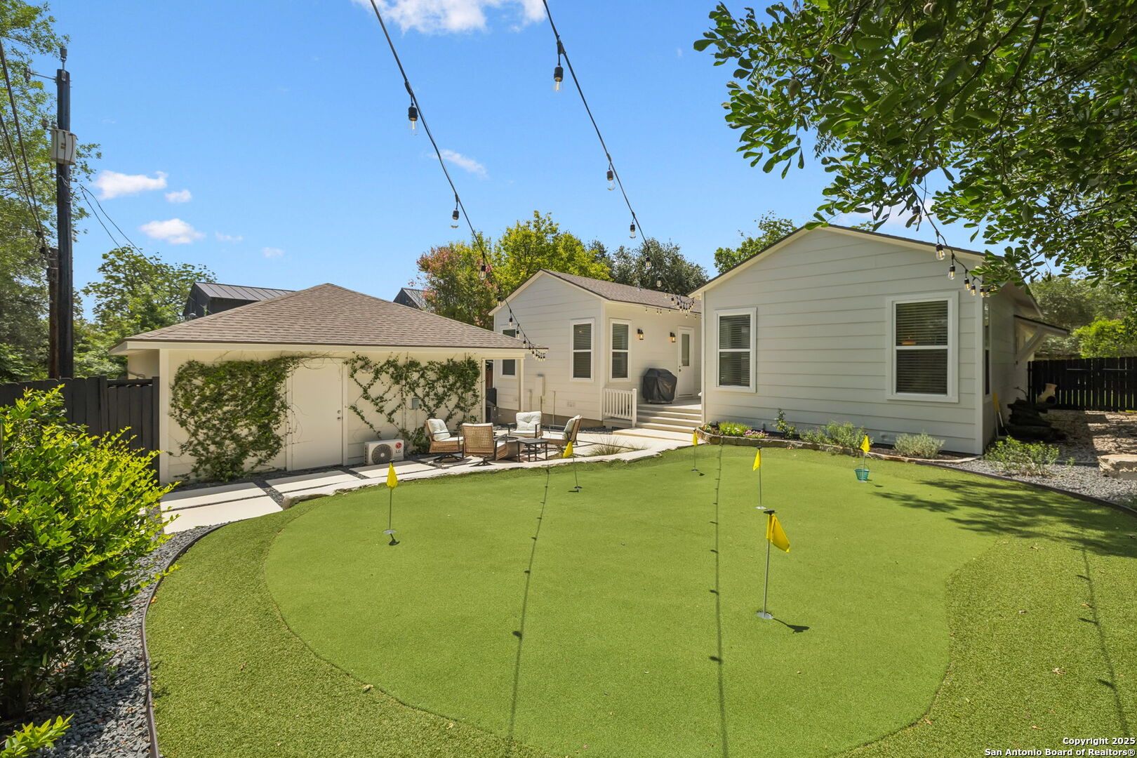 235 E Fair Oaks