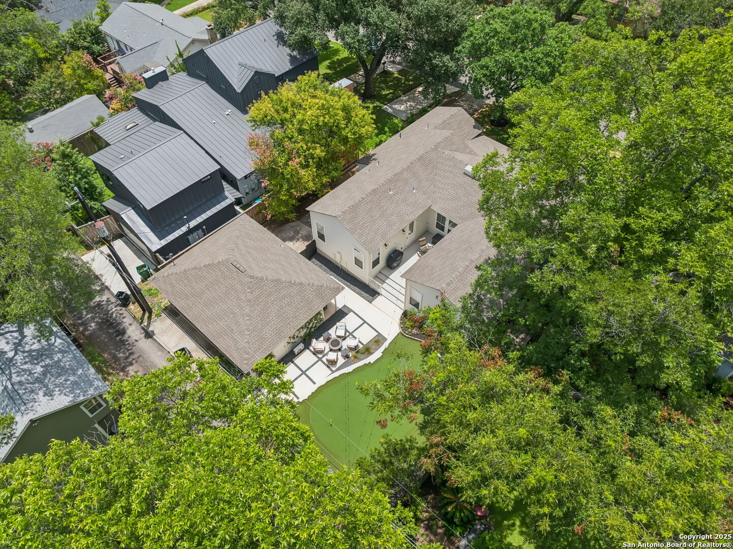 235 E Fair Oaks