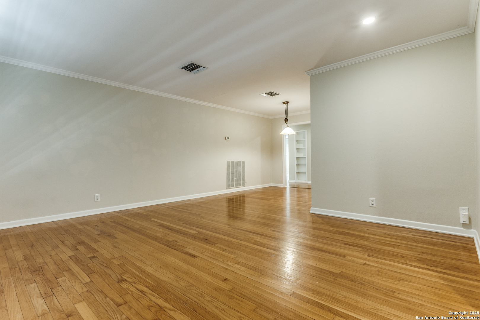 411 E Nottingham