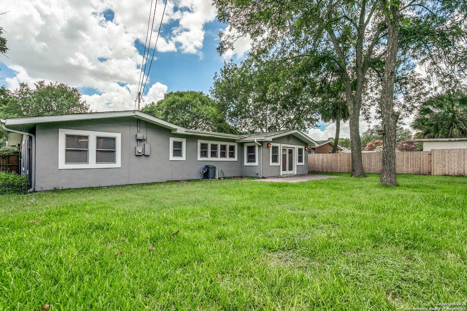 411 E Nottingham