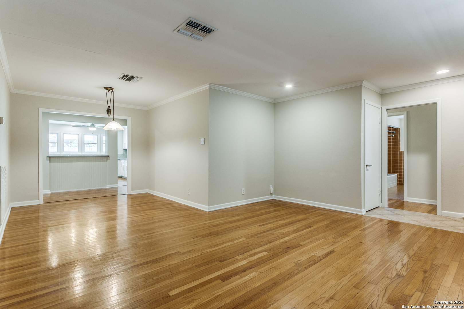411 E Nottingham