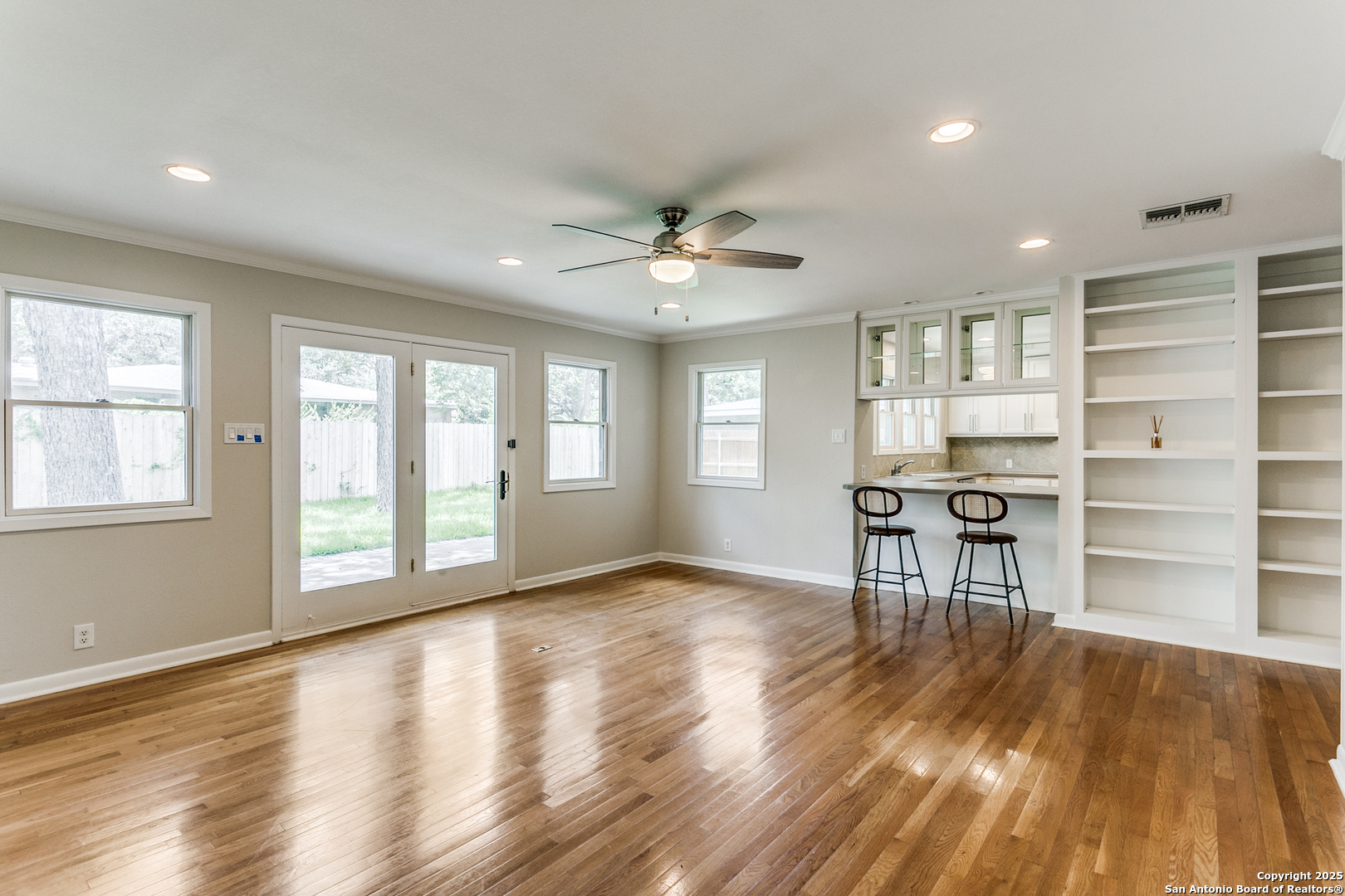 411 E Nottingham