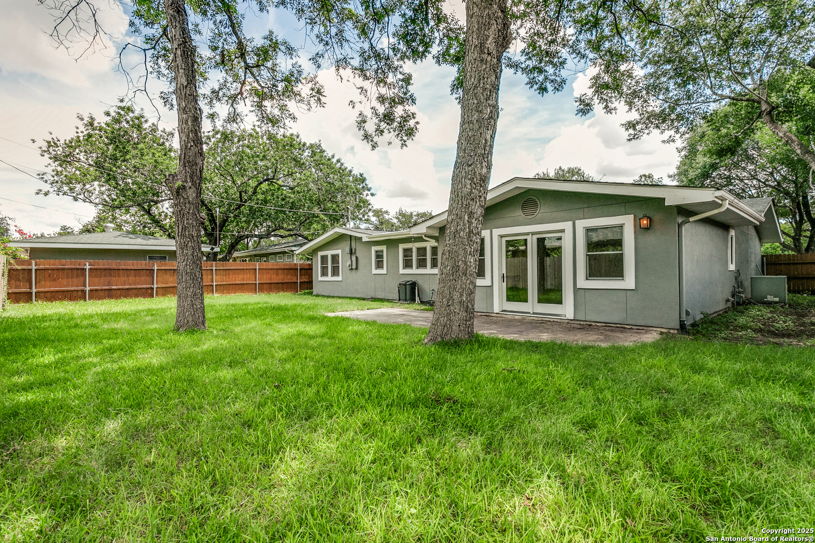 411 E Nottingham