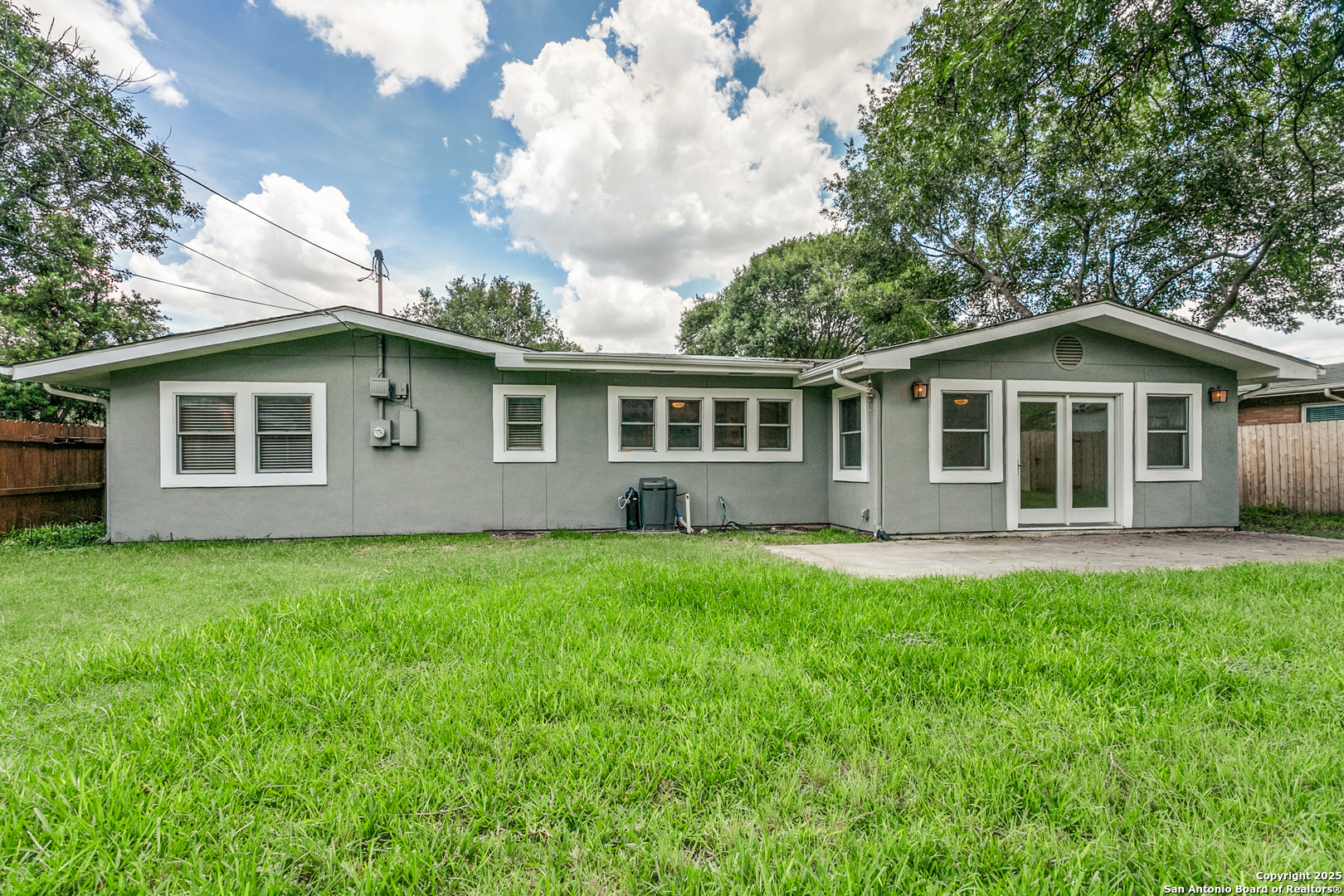 411 E Nottingham