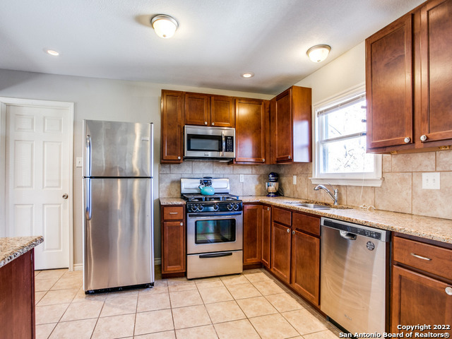 115 BLAKELEY DR