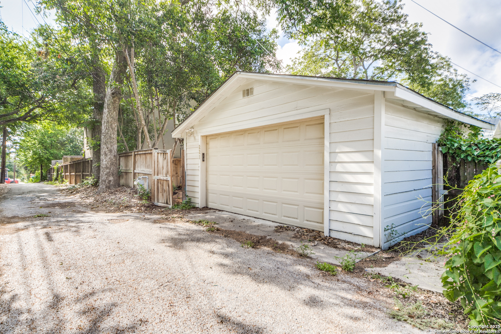 221 redwood