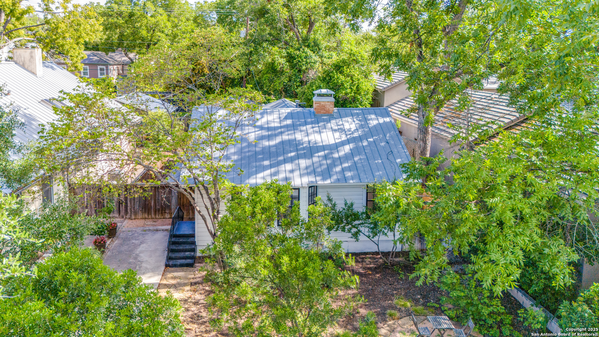 221 redwood