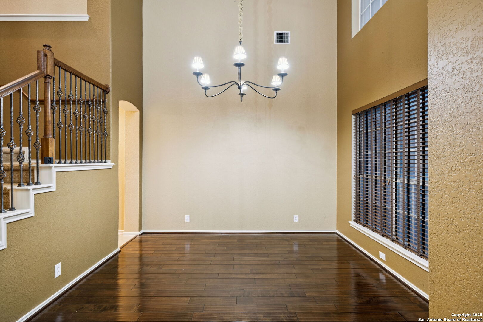 2504 Woodbridge