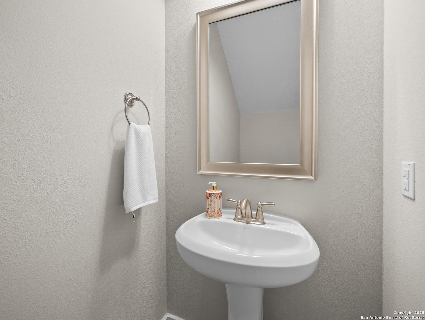 1511 E Sandalwood Ln #10