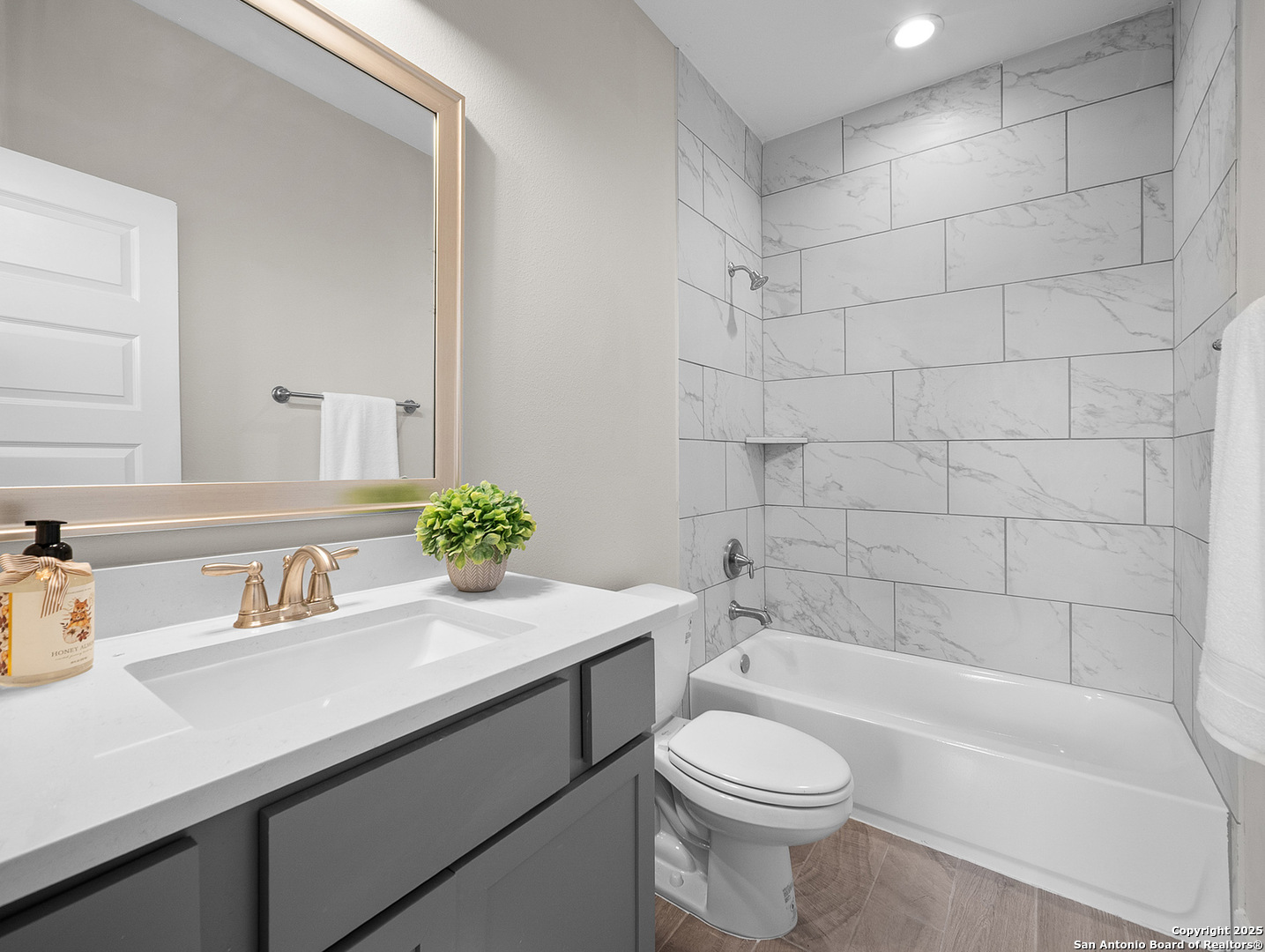 1511 E Sandalwood Ln #10