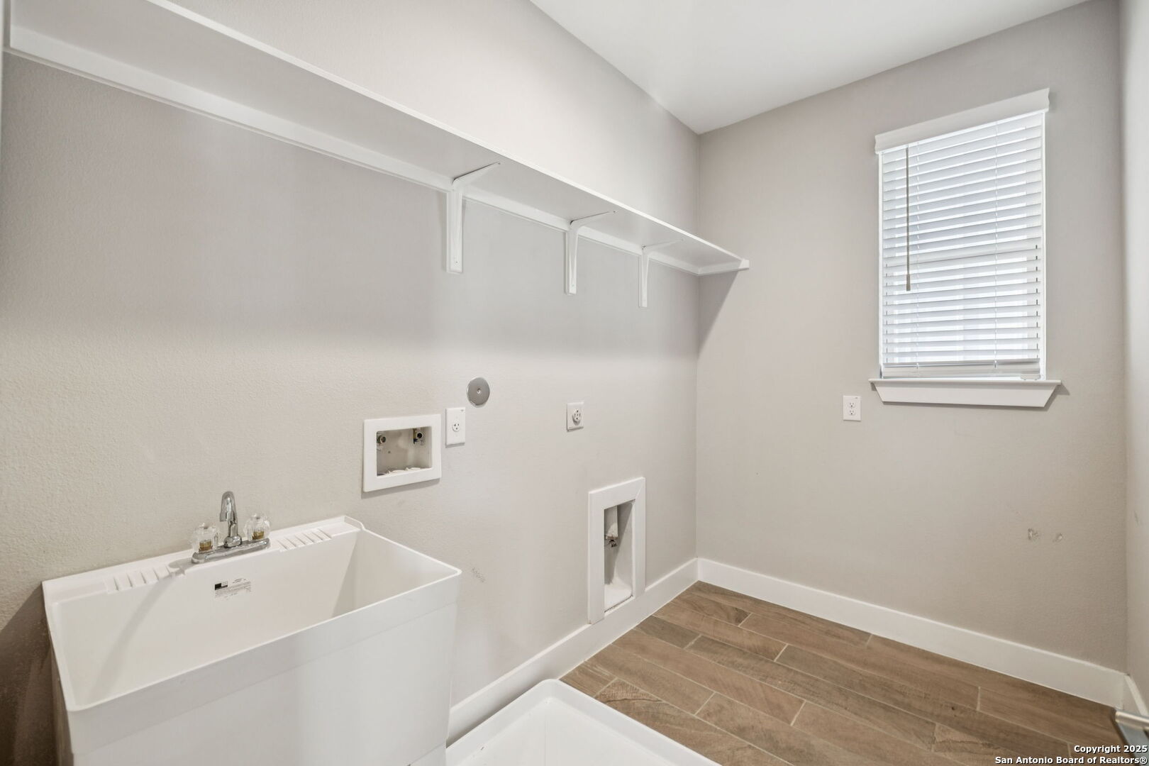 1511 E Sandalwood Ln #10