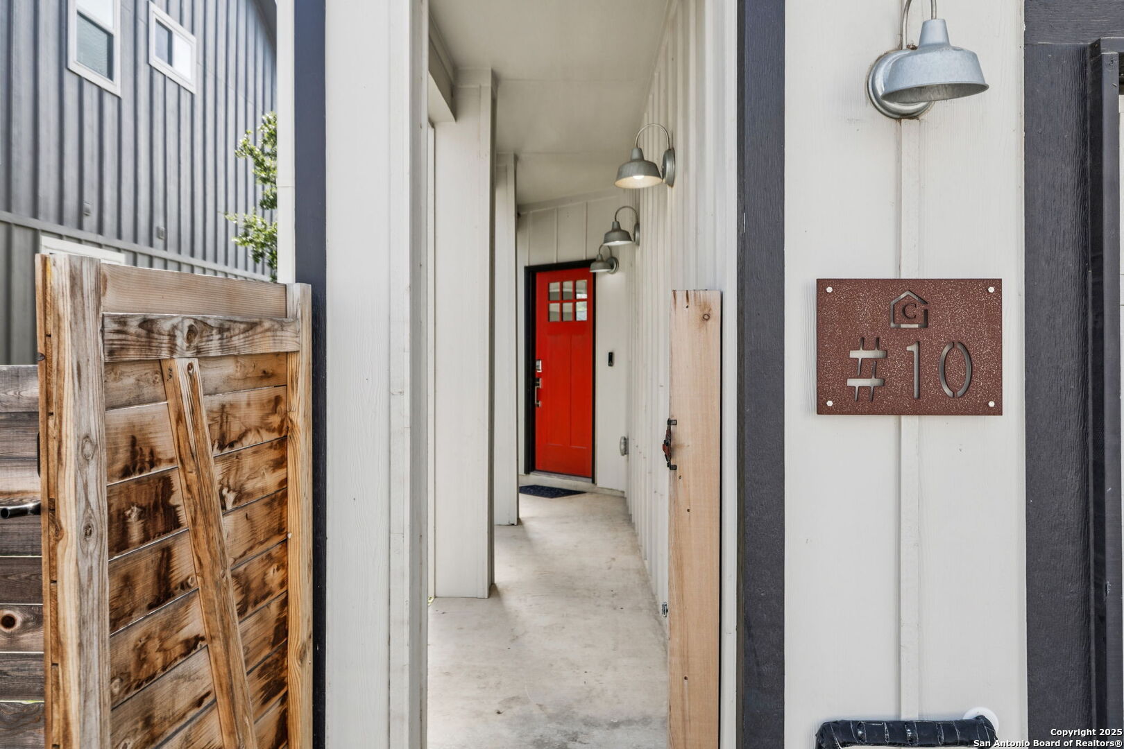 1511 E Sandalwood Ln #10