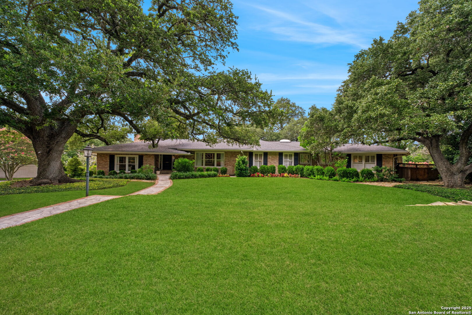 701 Ridgemont