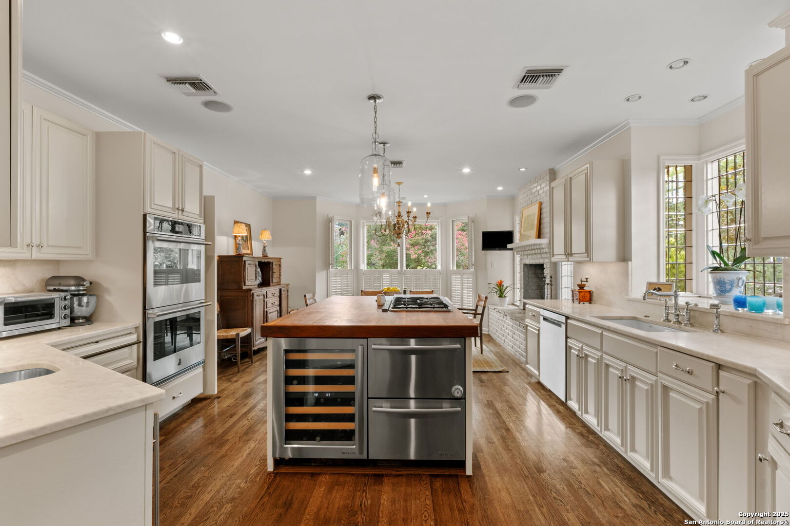 701 Ridgemont