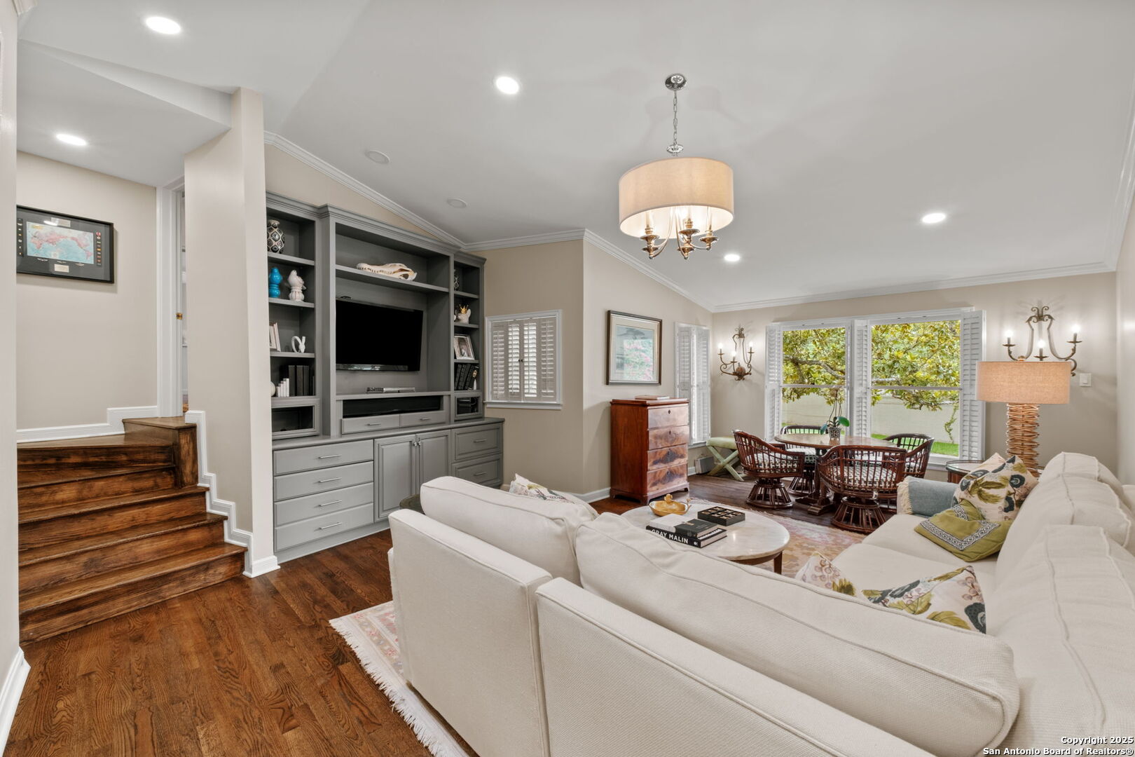 701 Ridgemont