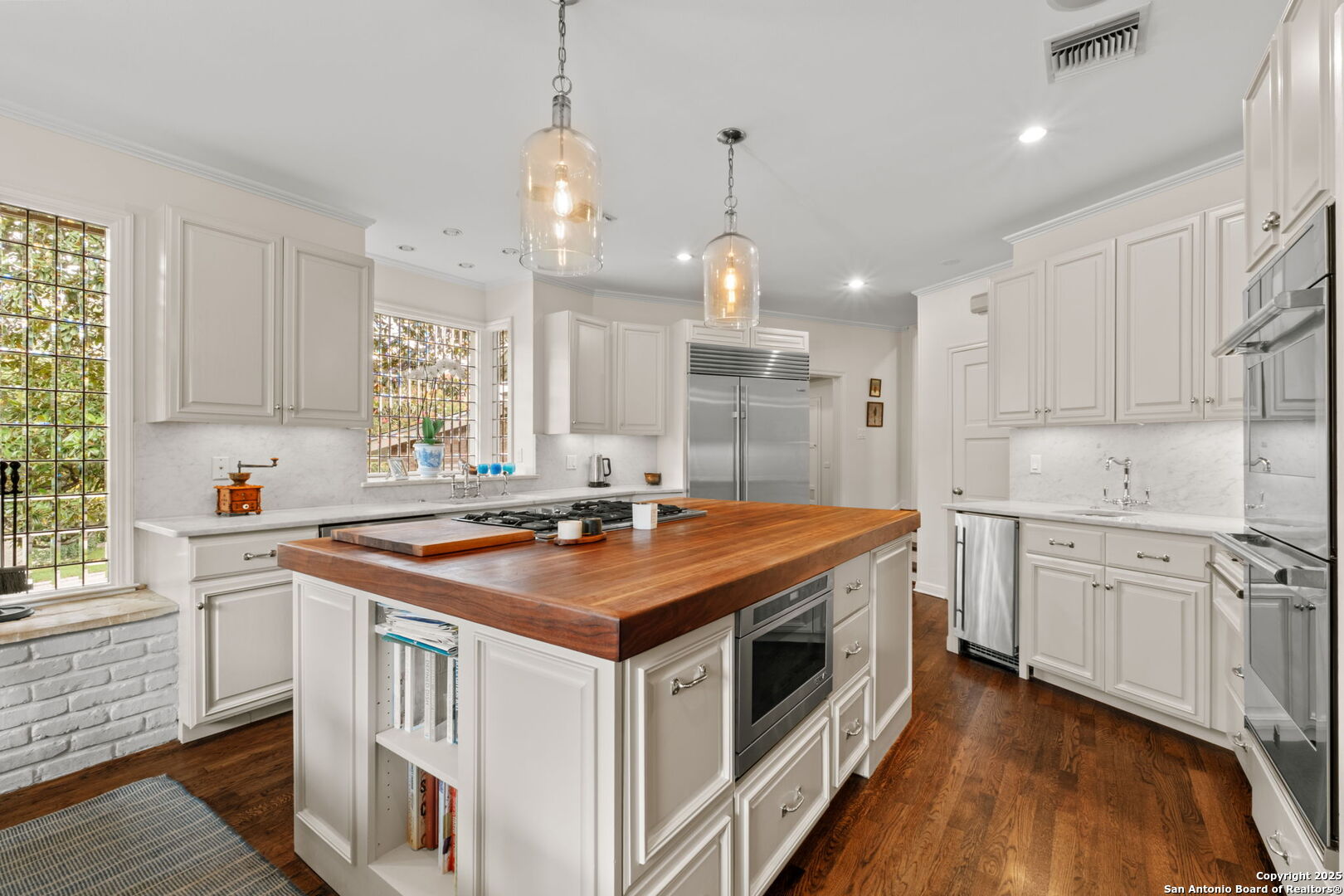 701 Ridgemont